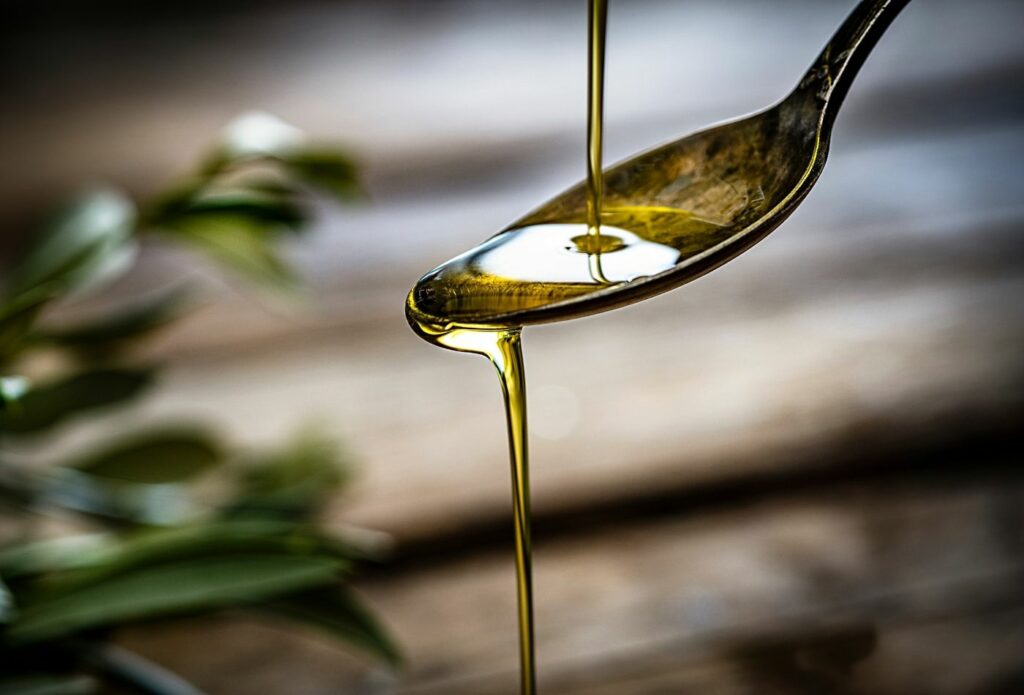 huile d'olive versée
