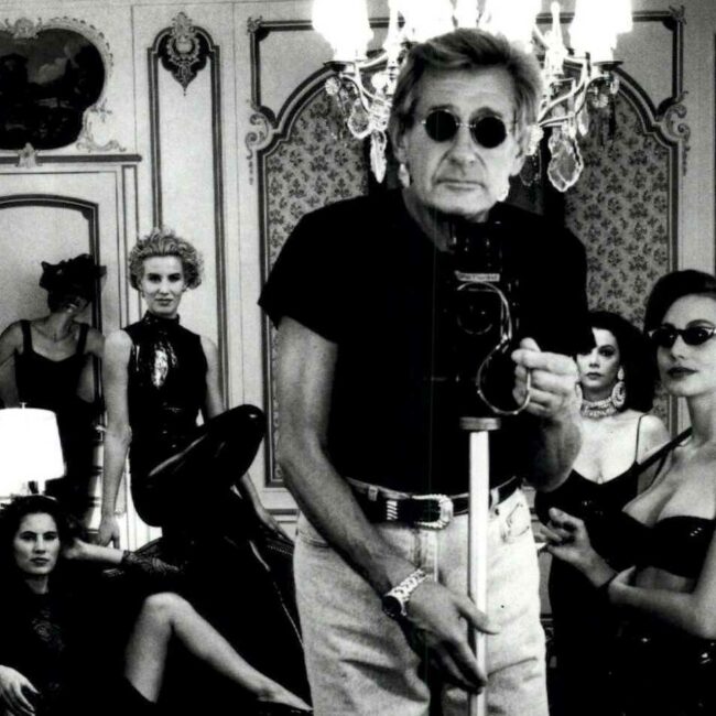 autoportait helmut newton avec des mannequins