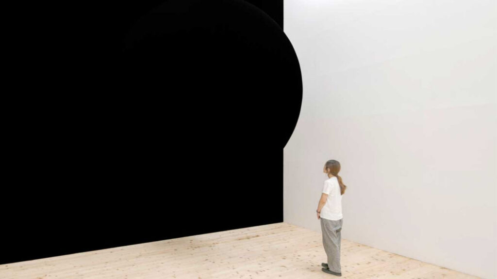 oeuvre d'art en noir profond