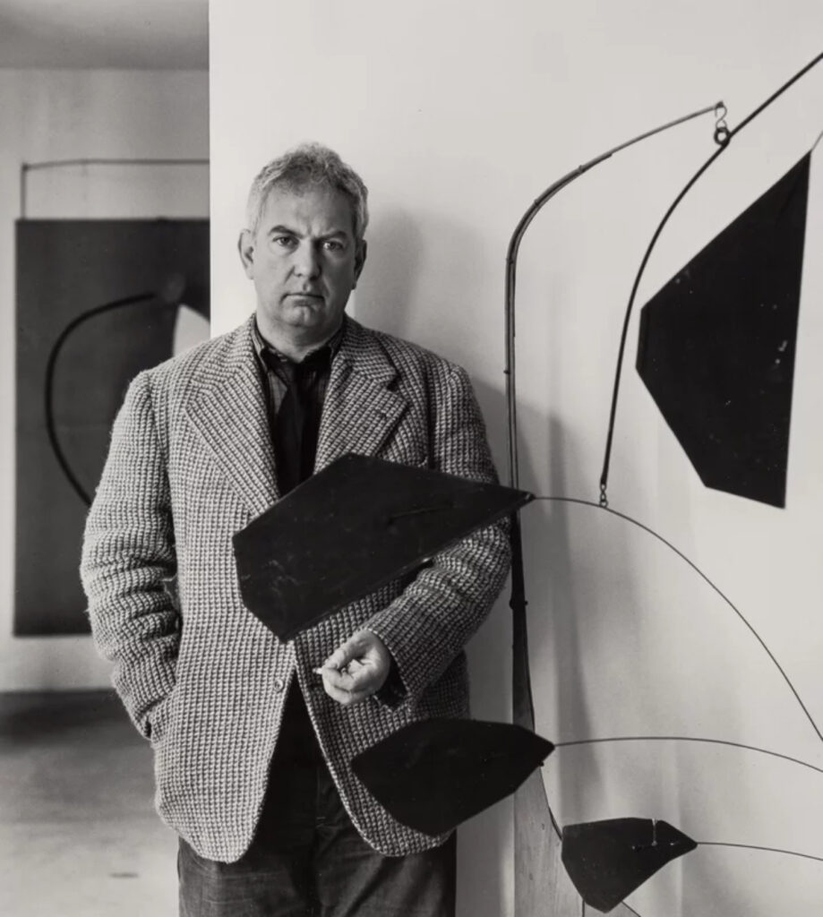 Alexander Calder et un mobile