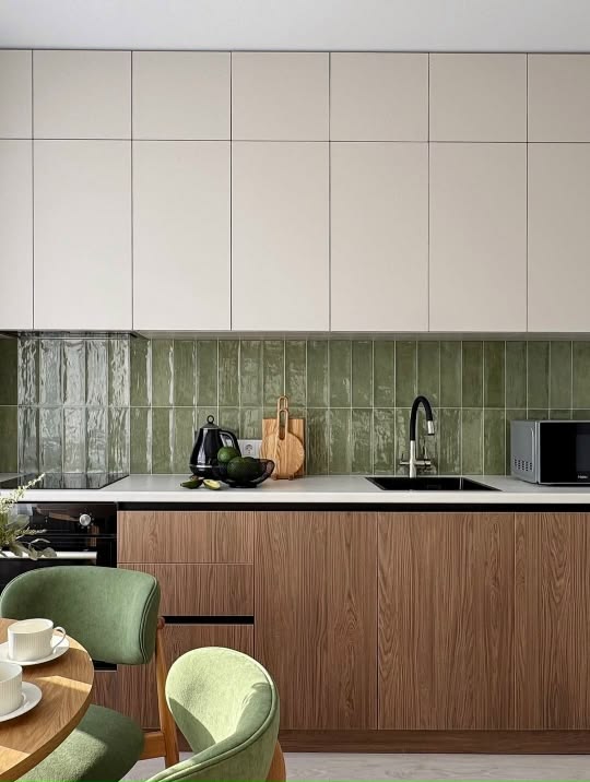 crédence zellige vert et façades bois